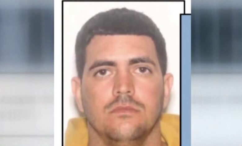 Buscan al hombre que huyó tras apuñalar a tres personas