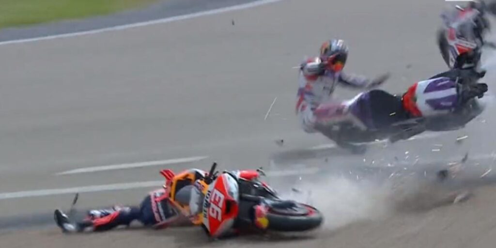 Caídas, peinetas y enfado mayúsculo, la frustrante jornada de Marc Márquez