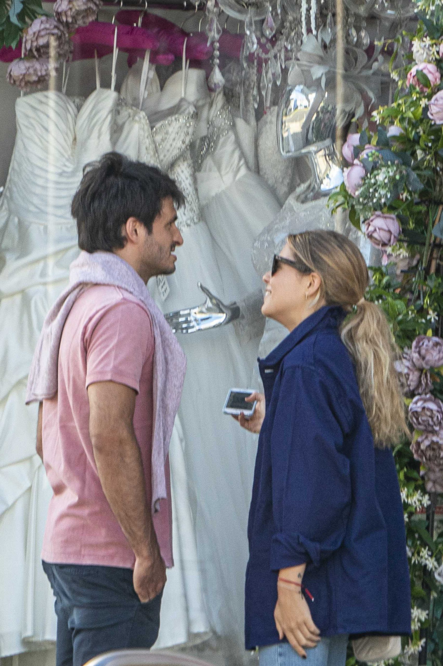 Carlos Sainz Jr. y su novia en Londres / Gtres 