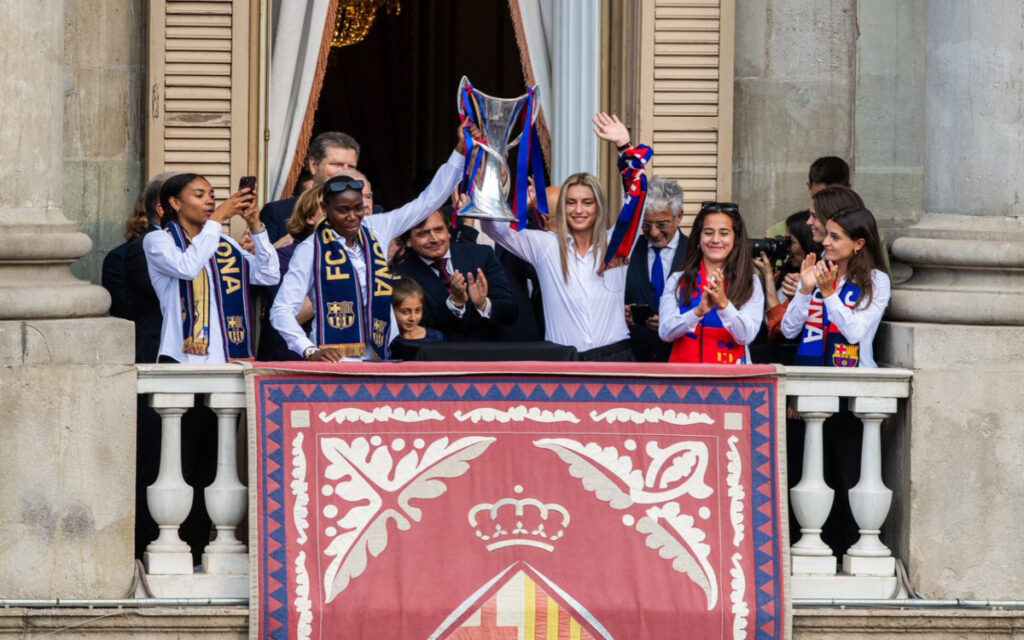Celebran a las campeonas europeas en la plaza Sant Jaume de Barcelona | Video