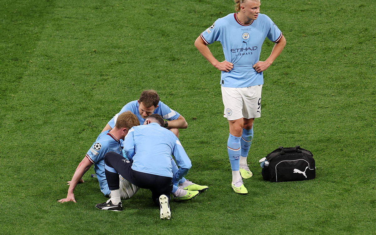 Champions League: Abandona De Bruyne la final con molestias