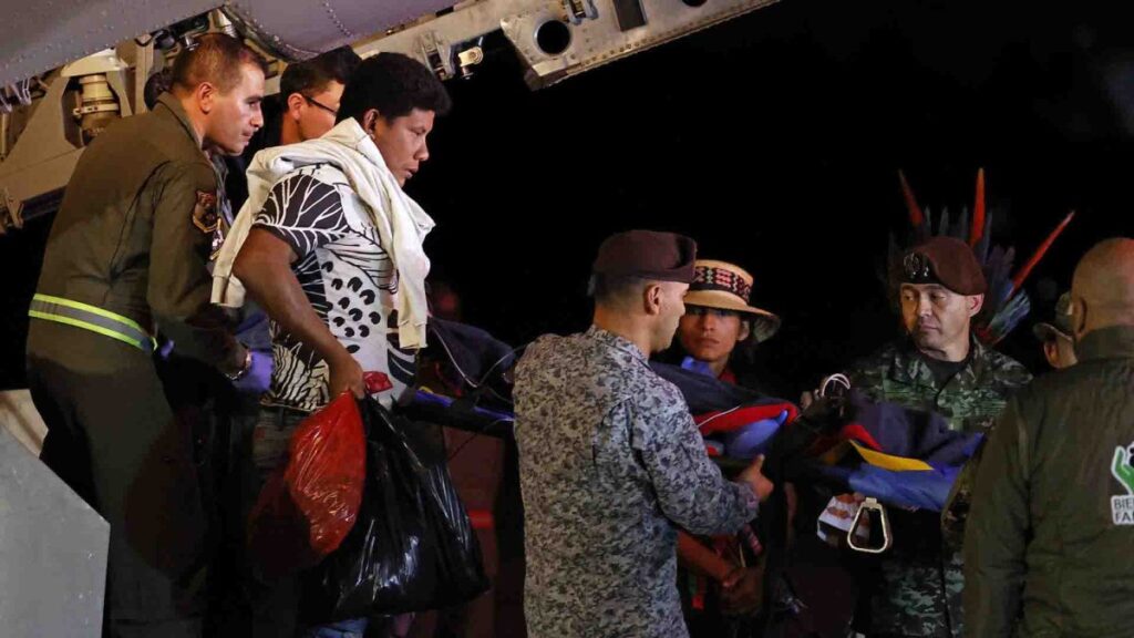 Colombia: madre de niños rescatados estuvo viva por 4 días, y el padre asegura amenazas de las FARC