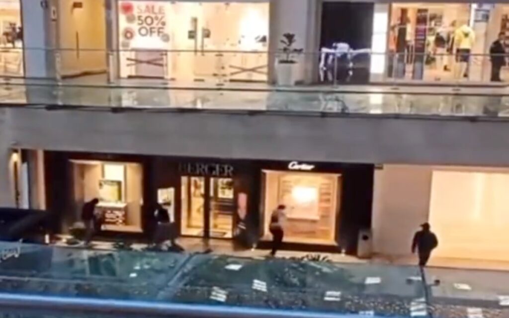 Comando con mazos asalta joyería en plaza Antara Polanco | Video