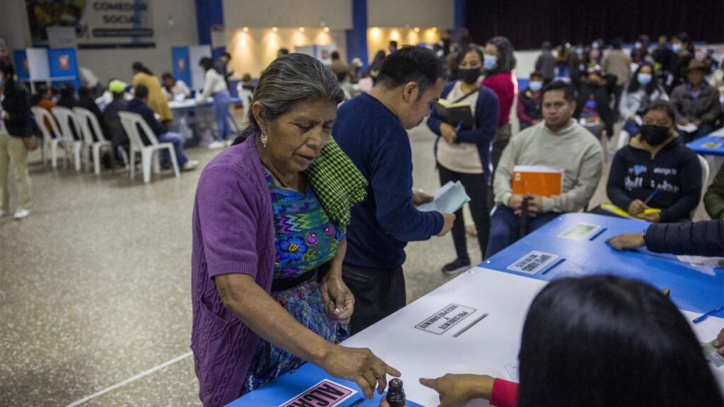 Comienza el conteo de votos en Guatemala tras cierre de centros de votación