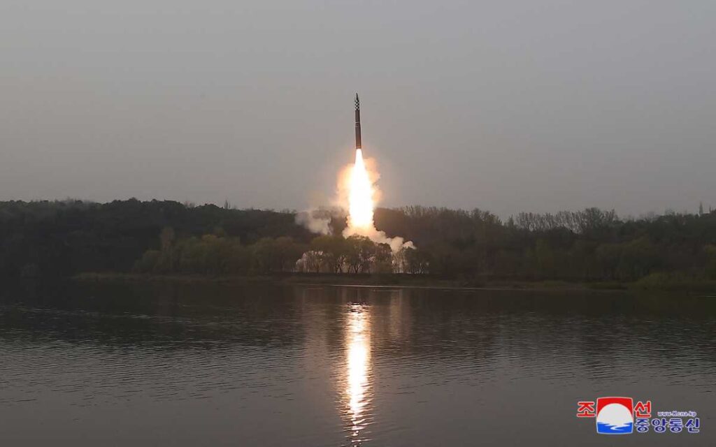 Corea del Norte lanzará su primer satélite espía militar en junio