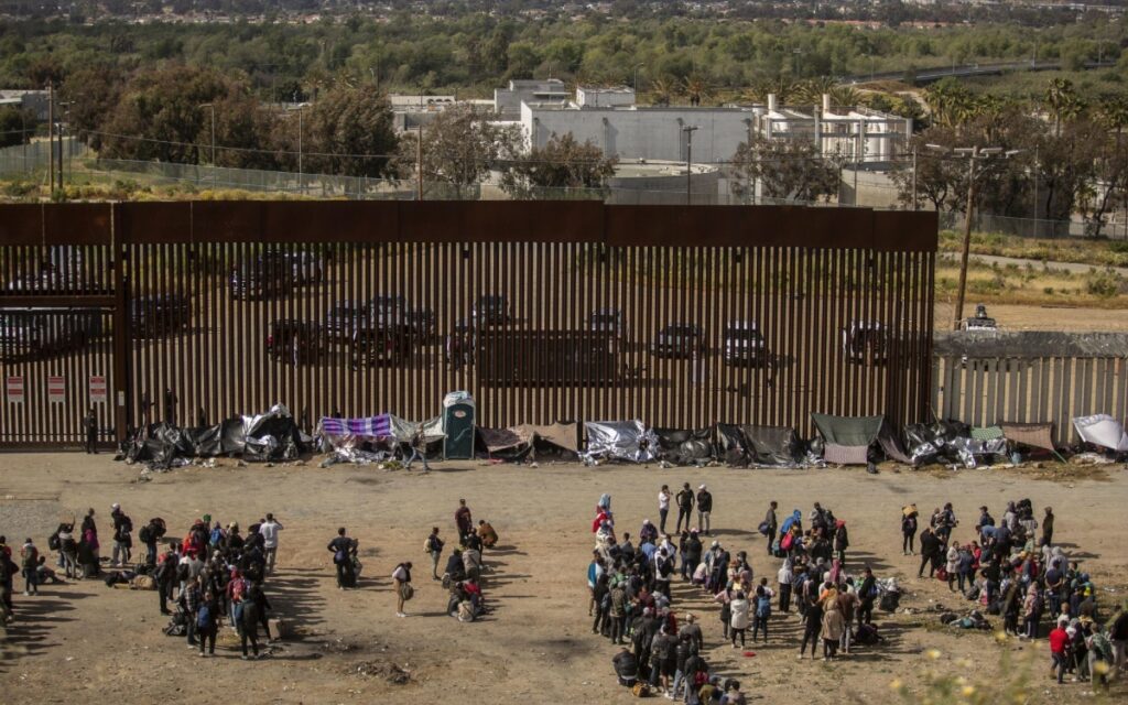 Corte Suprema de EU permite deportar migrantes por seguridad pública