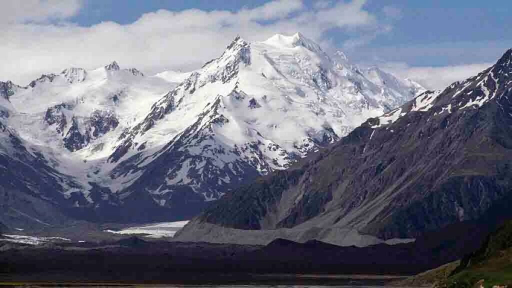 Crean cancha de fútbol frente a la montaña más alta de Nueva Zelanda a un mes de la Copa Mundial Femenina