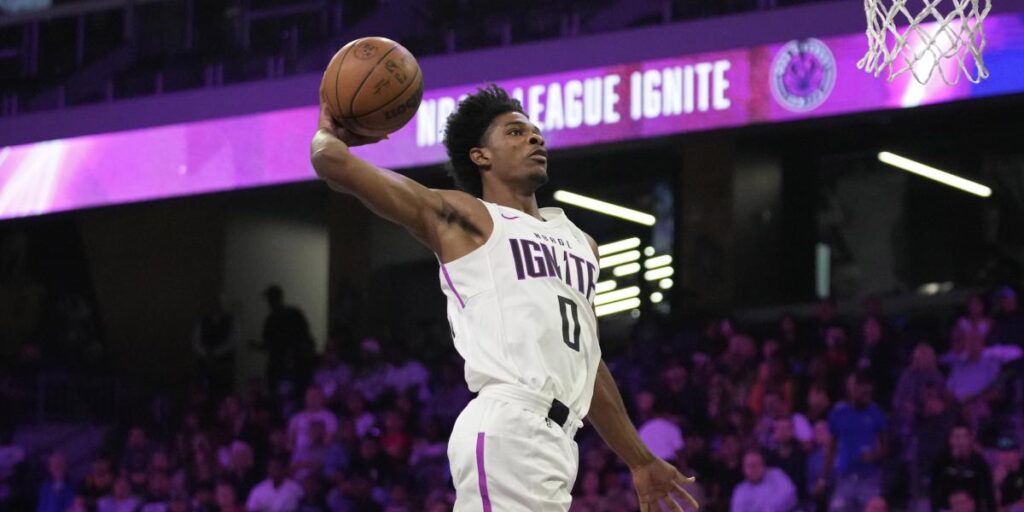 Curry asusta al novato Henderson durante un entrenamiento: "Tranquilo, no es normal"