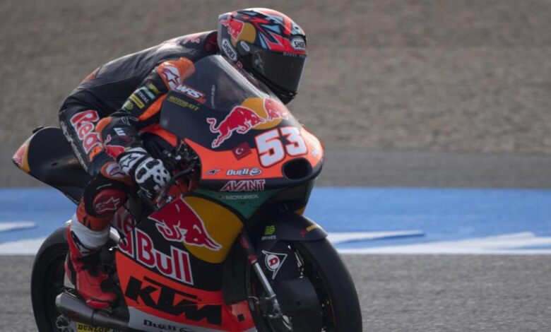 Deniz Oncu se estrena en Sachsenring adelantando en la última curva