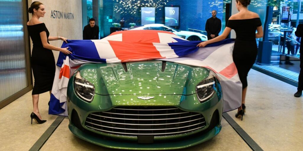 Deportistas y actrices, en la gran fiesta de Aston Martín en New York