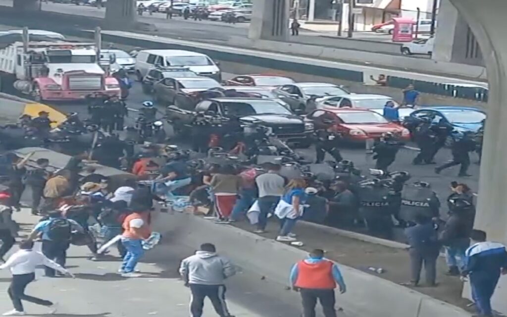 Desalojan a maestros que bloqueaban Periférico Norte