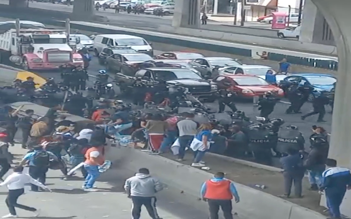 Desalojan a maestros que bloqueaban Periférico Norte