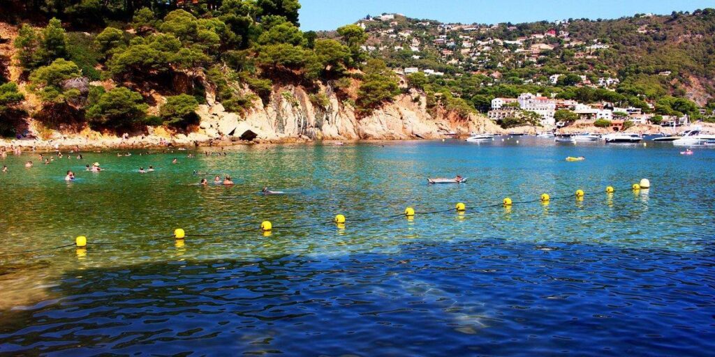 Descubre las 10 playas que aspiran a ser la mejor de España