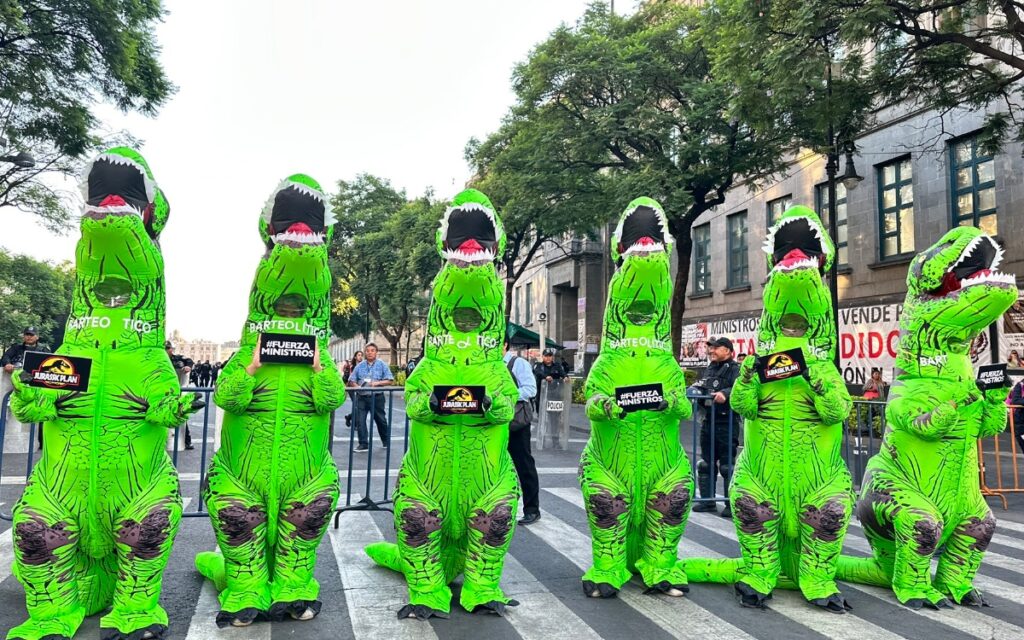 Dinosuarios y Xóchitl Gálvez protestan en SCJN contra 'Plan B' electoral