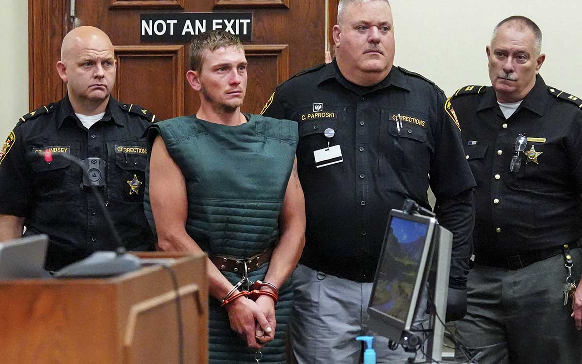 EU: Padre admite haber puesto en fila a sus tres hijos y luego fusilarlos