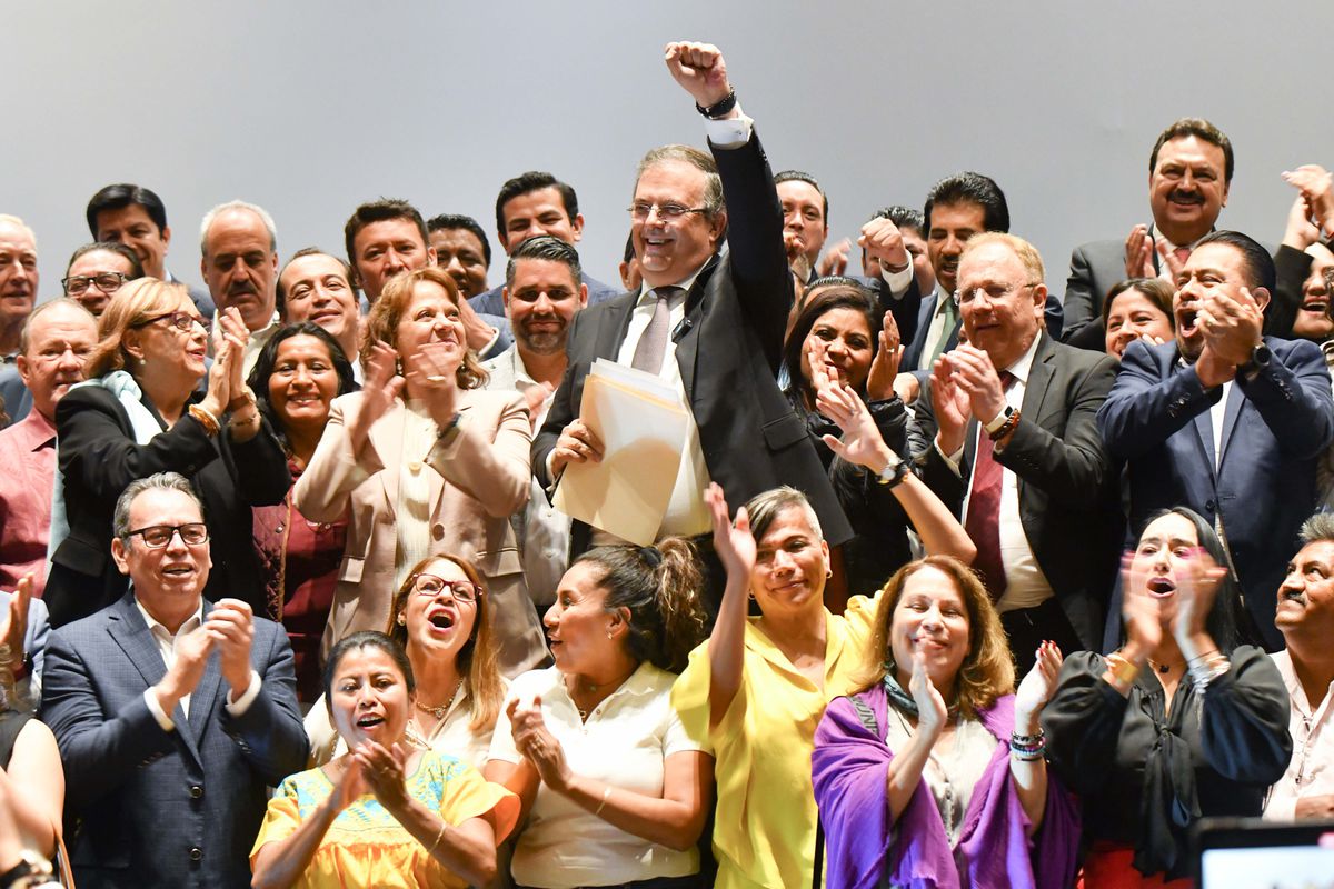 Ebrard agita con su renuncia la sucesión presidencial en Morena