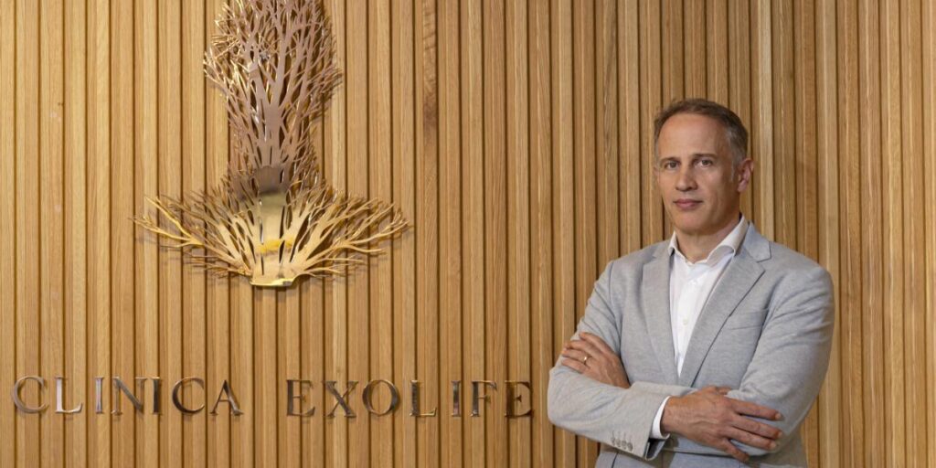 El Dr. Tintoré explica las técnicas más exclusivas de su clínica