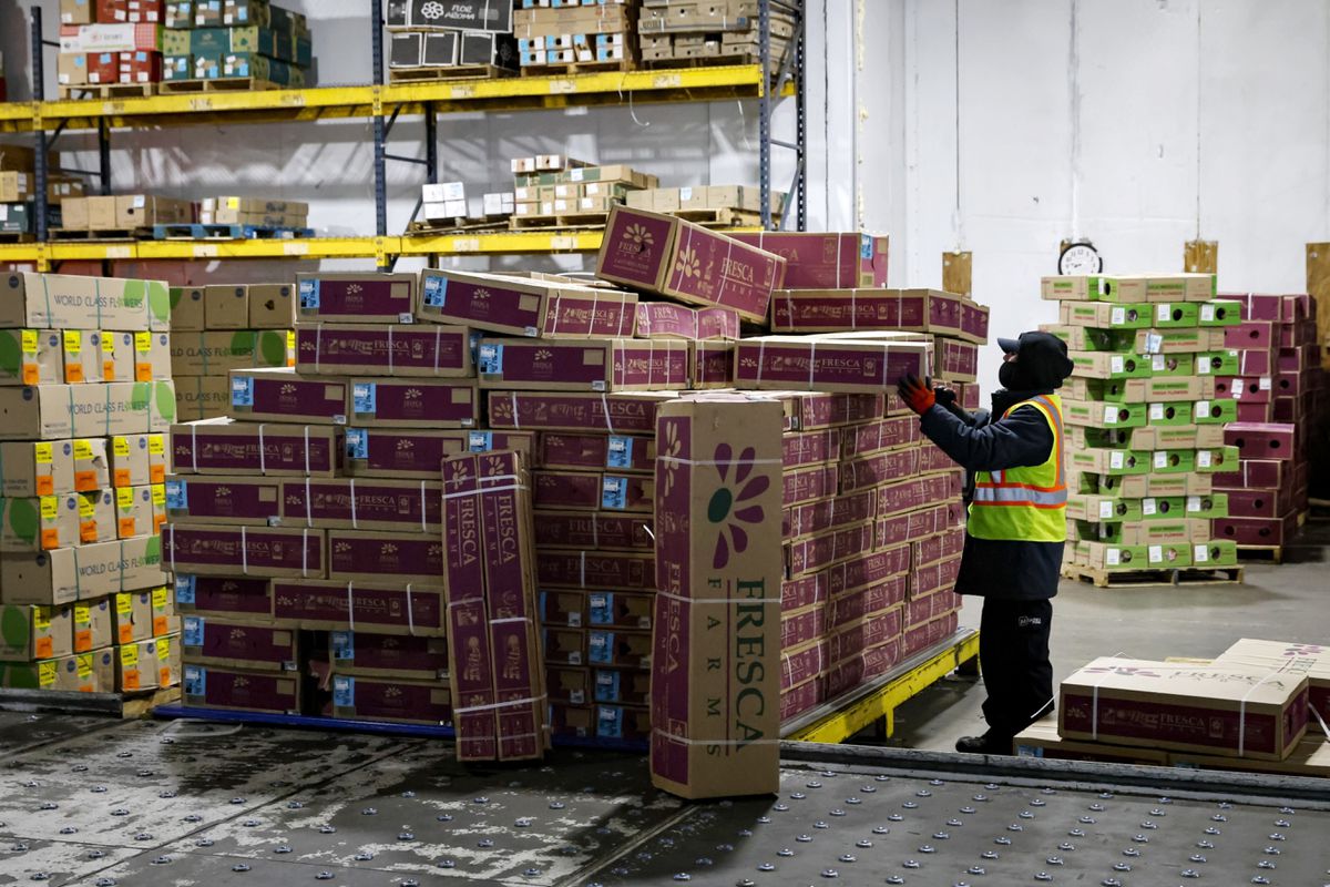 El empleo se acelera por sorpresa en EE UU y dificulta a la Fed una pausa en la subida de tipos