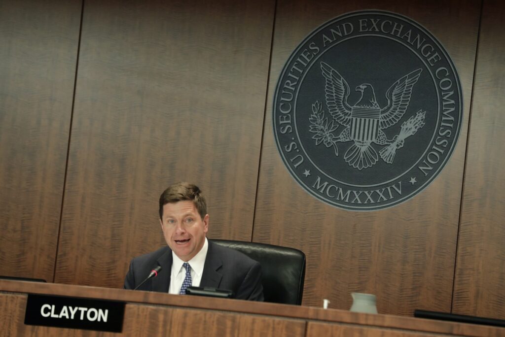 El ex presidente de la SEC, Jay Clayton, siente que la "gran mayoría" de los tokens criptográficos son valores