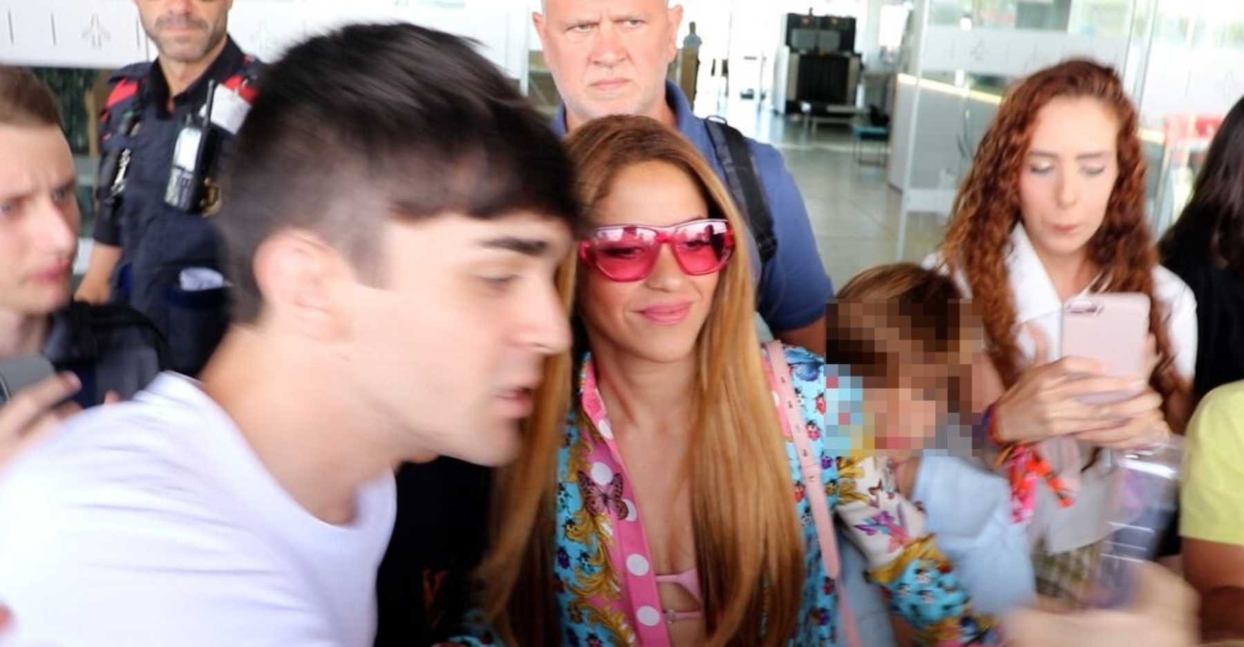 Shakira en el aeropuerto de El Prat, en Barcelona / Gtres