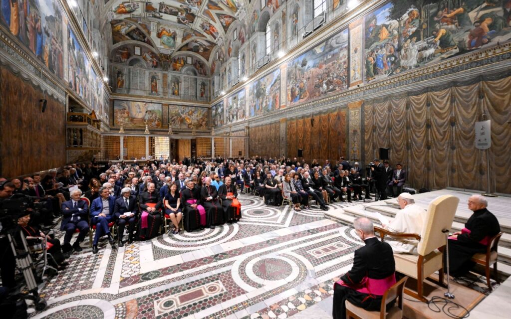 El papa se reunió con 200 artistas de todo el mundo y les pidió dar voz a los pobres