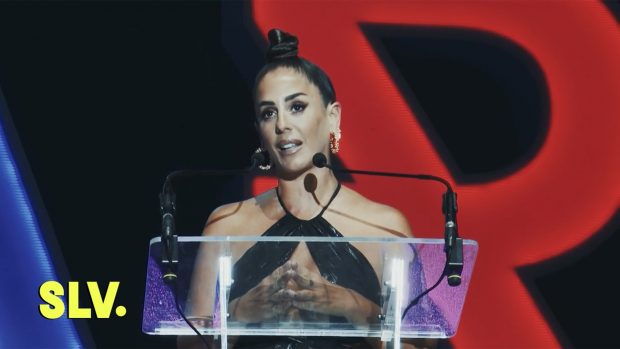 Anabel Pantoja hablando en una gala. / Telecinco