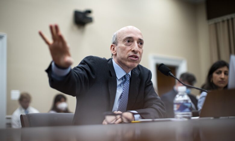 El presidente de la SEC, Gensler, critica a la criptoindustria después de que la agencia acusara a Binance y Coinbase