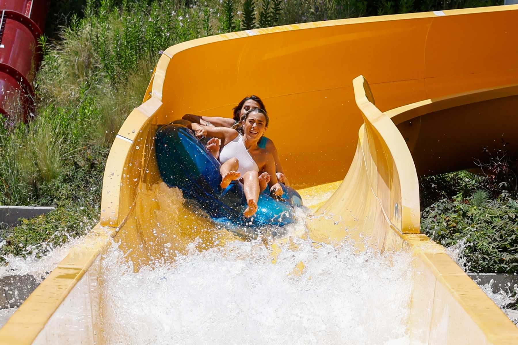 Paz Padilla y Anna Ferrer en el Parque Warner Madrid / Gtres