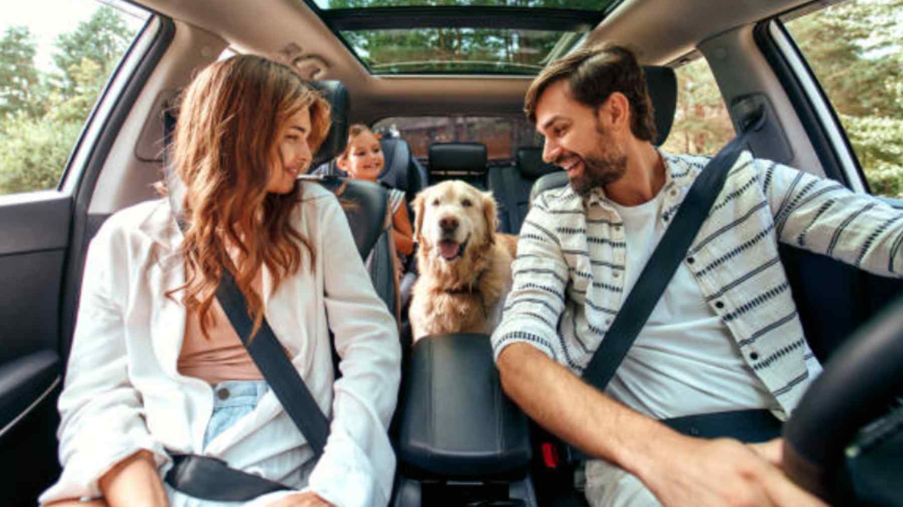 El truco infalible de la pinza para acabar con el mal olor en tu coche: parecerá otro