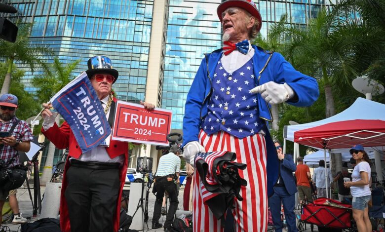 Esperando a Trump: circo ante el tribunal de Miami el día de su histórica comparecencia