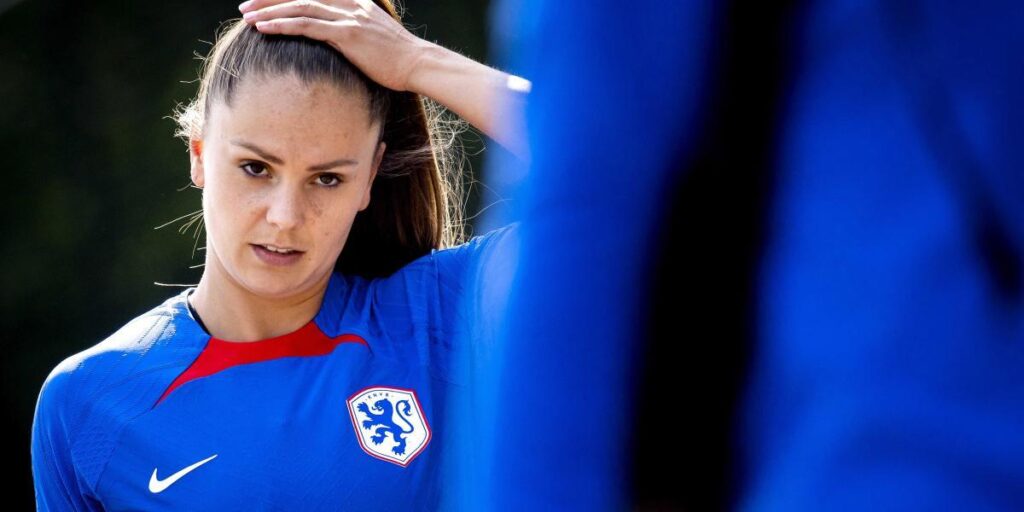 Esperpéntico: Las 'orange' jugarán un partido envuelto en el secretismo