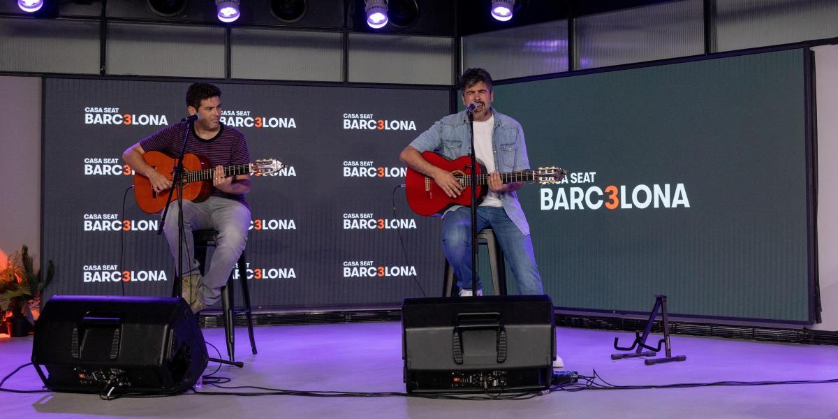 Estopa actúa por sorpresa en el tercer aniversario de Casa Seat