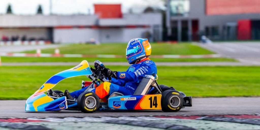Fernando Alonso vuelve a subirse a los karts