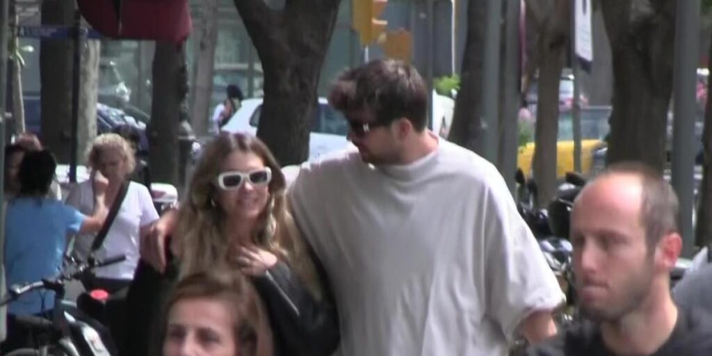 Gerard Piqué y Clara Chía, 'pillados' más acaramelados que nunca por Barcelona
