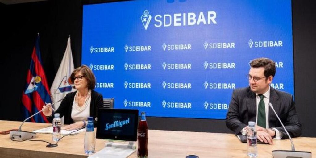 Gorostiza da la bienvenida a Joseba Etxeberria