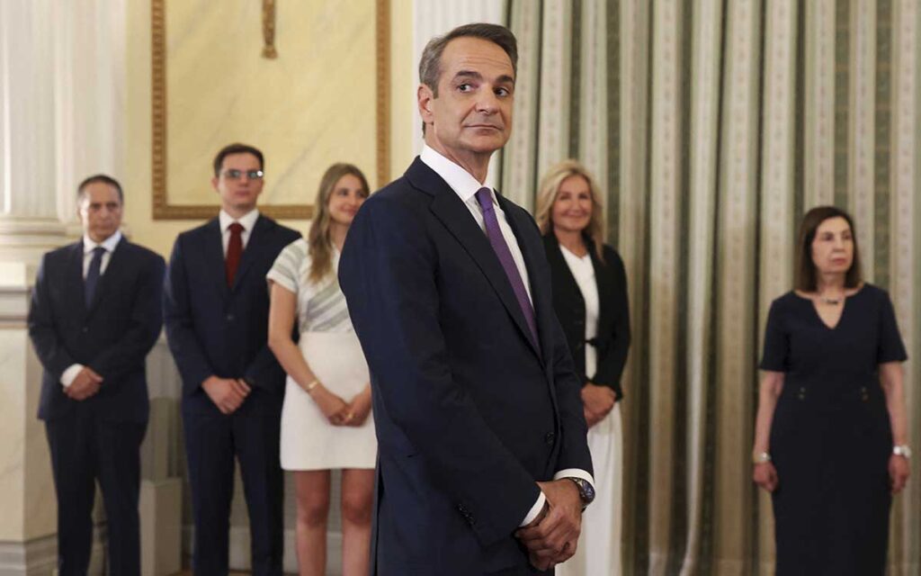 Grecia: El conservador Mitsotakis inicia su segundo mandato tras ganar las elecciones