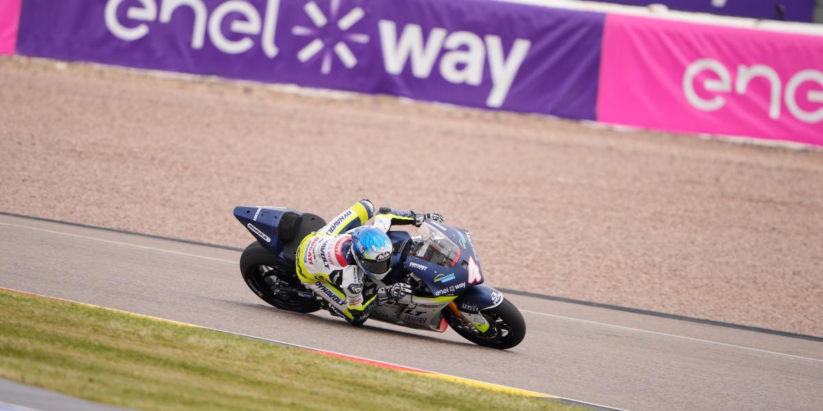 Héctor Garzó se lleva la eléctrica carrera 2 de Sachsenring