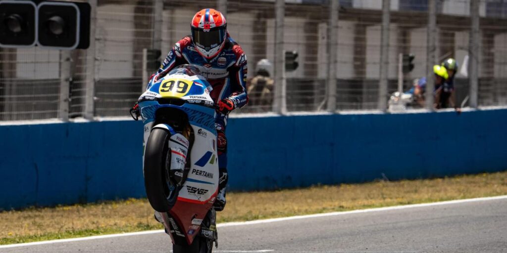Imperial victoria de Carlos Tatay en el JuniorGP de Jerez