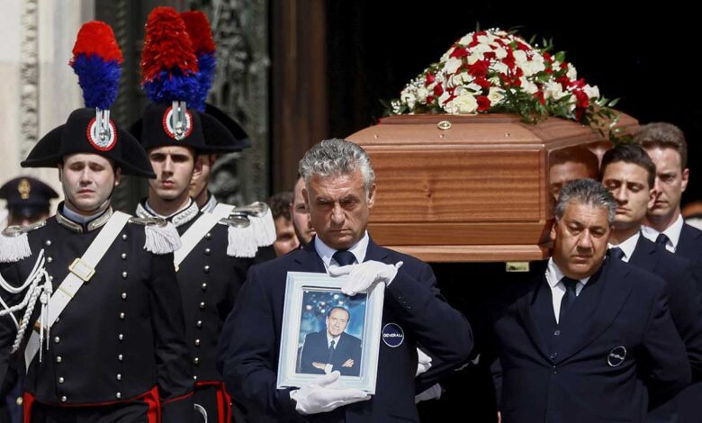 Italia: Incineran a Berlusconi tras recibir funeral de Estado