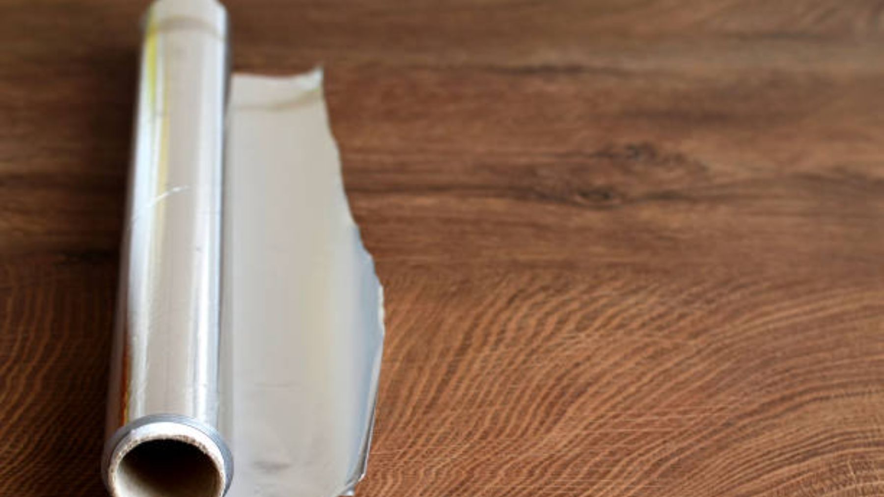 Jamás hagas esto con el papel de aluminio o te vas a arrepentir: es muy peligroso