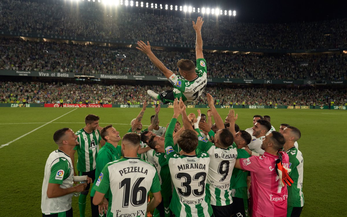 Joaquín Sánchez se va del futbol entre lágrimas y como un mito | Video