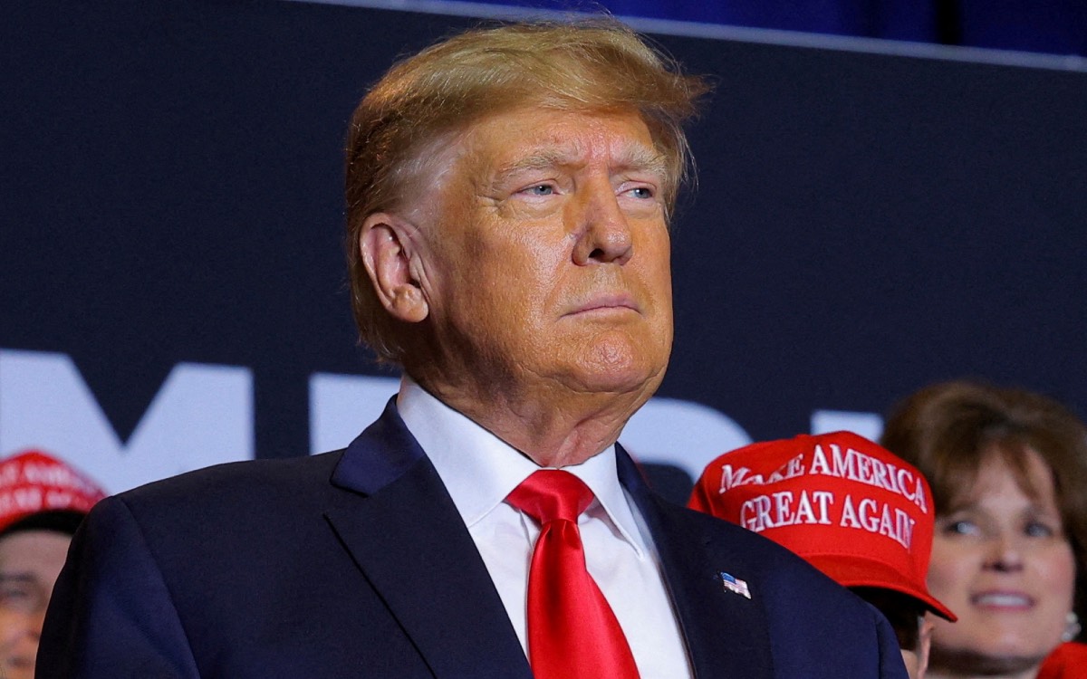 Juez prohíbe a Trump difundir información sobre juicio por documentos