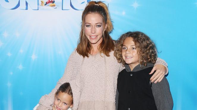 Kendra Wilkinson le da crédito a sus hijos por salvarle la vida después de la salida de los reality shows