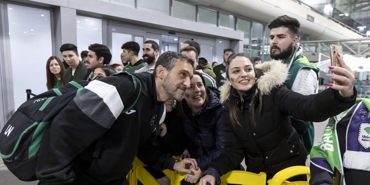 La 'marea verde' no falla: más del 99 % de los abonados de Unicaja han renovado