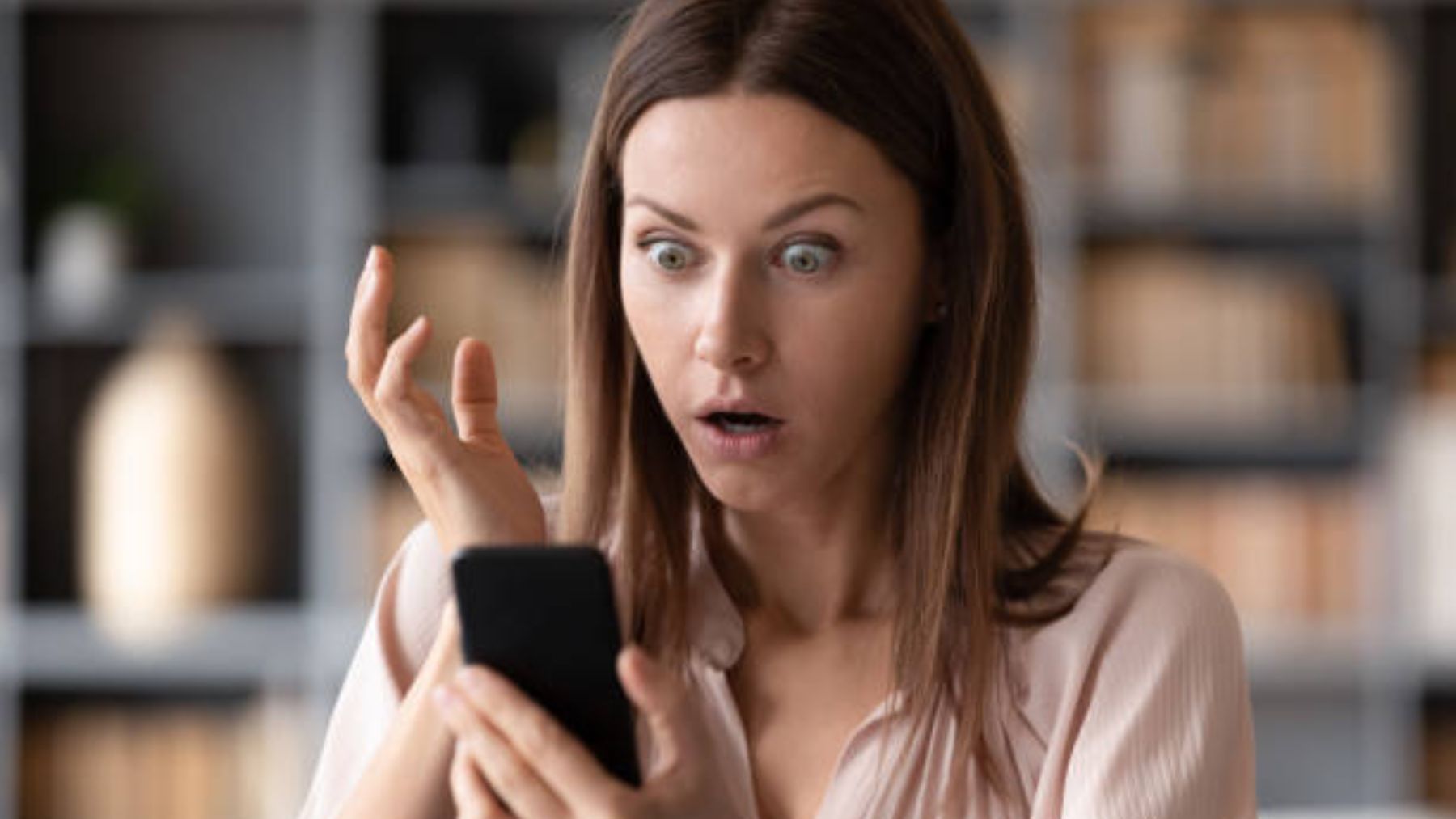 La aplicación que debes borrar inmediatamente de tu móvil ¡Graba tus conversaciones!