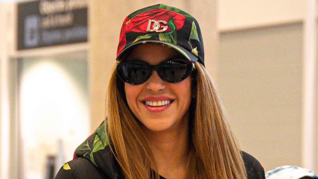 Shakira en el aeropuerto de Barcelona. / Gtres
