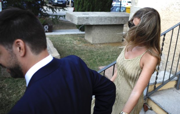 Clara Chia y Gerard Piqué en la boda de su hermano. / Gtres