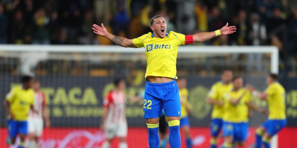 La "rebeldía" amarilla del Pacha Espino