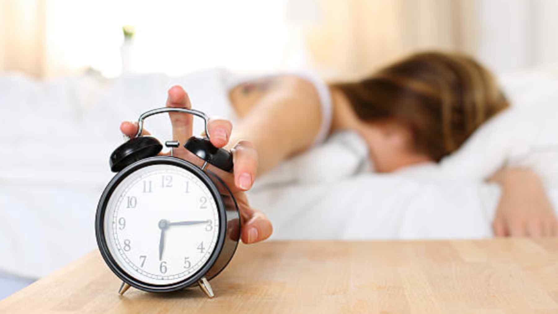 La regla de los 10 segundos para dejar de retrasar la alarma por las mañanas