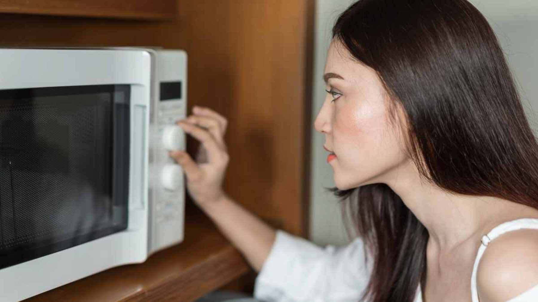 La revolución llega a tu microondas con el botón secreto para hacer una tortilla en minutos